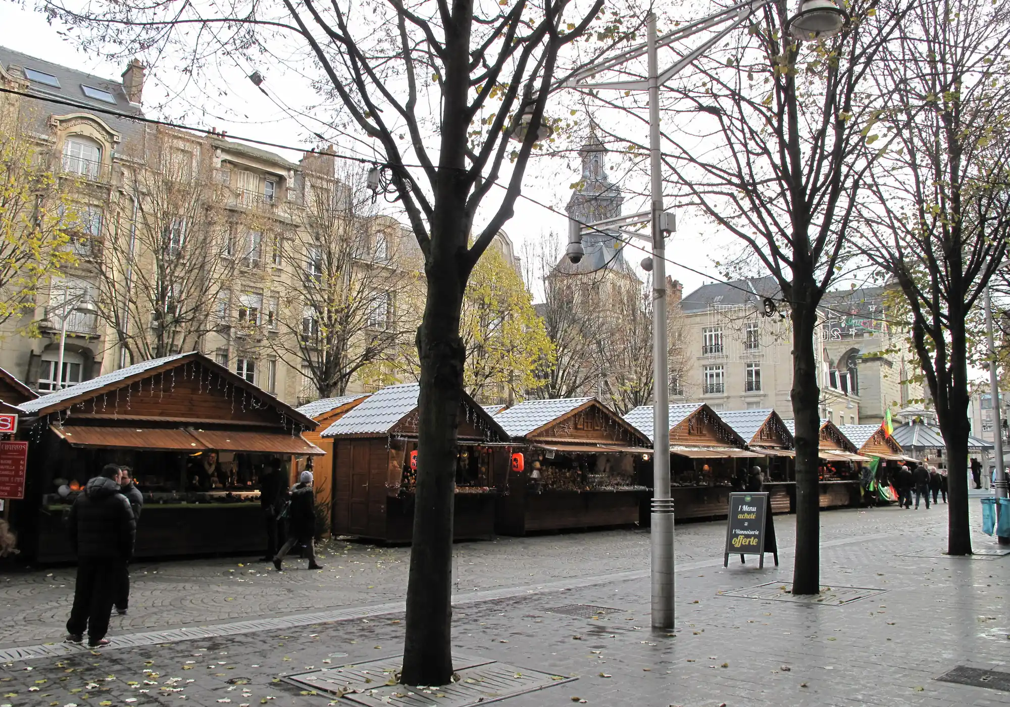Tangopaso — Public domain Reims Christmas market on Place Drouet-d’Erlon in December 2013