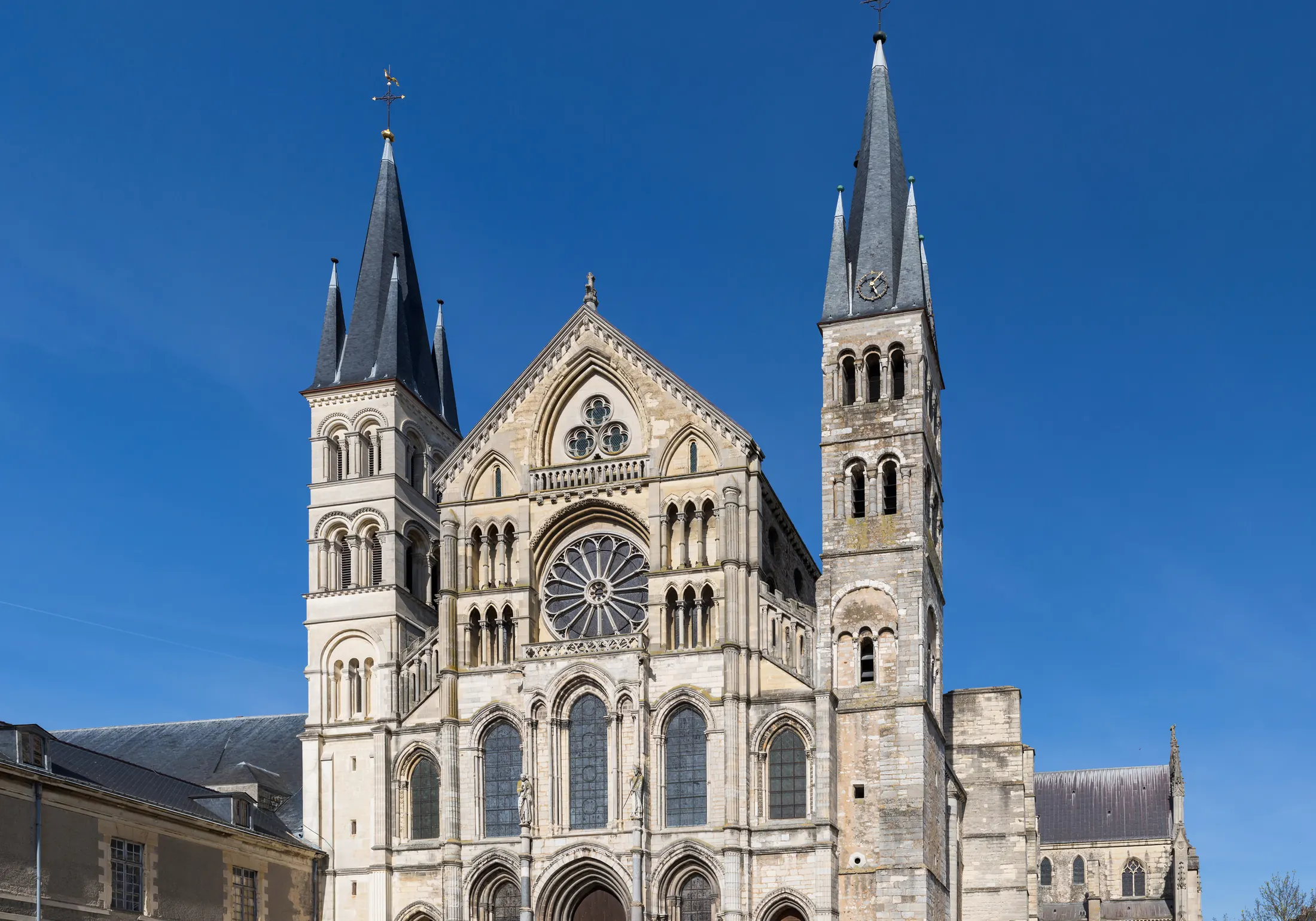 Diliff — CC BY-SA 3.0 Basilica of Saint-Remi in Reims