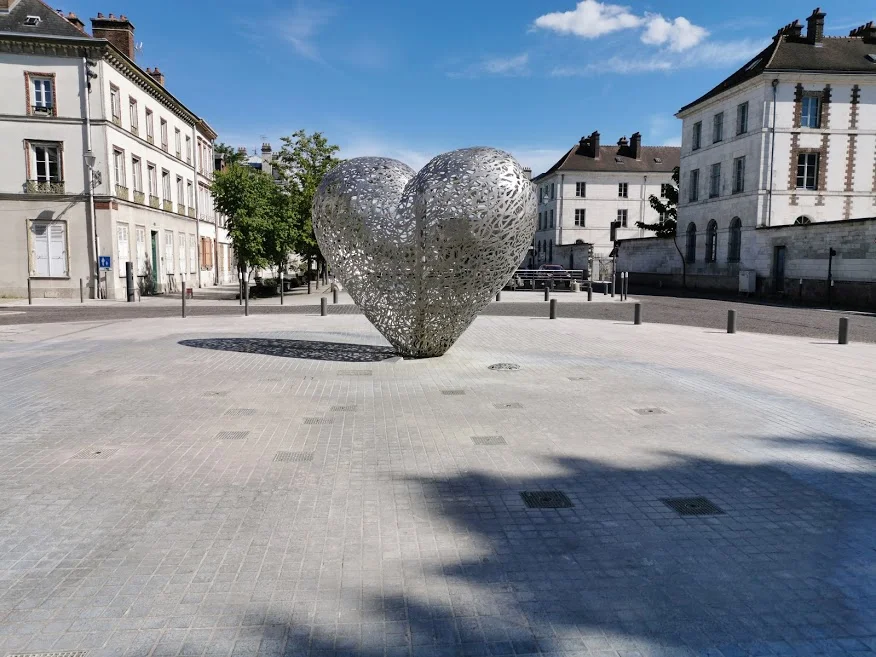 Le Cœur de Troyes sculpture in Troyes