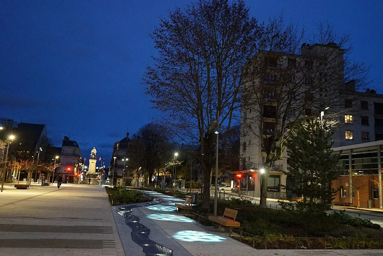 Esplanade outside Troyes railway station